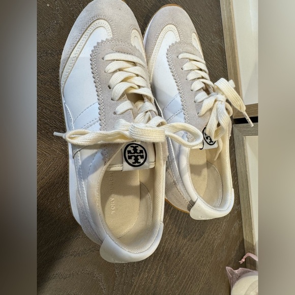 Tory Burch Hank Sneaker. Size 7.5 M. Snow White/Beige. Like New - Picture 3 of 8